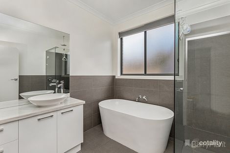 Property photo of 82 Bassett Drive Strathfieldsaye VIC 3551