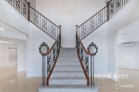 4 Manorlord Pl, Narre Warren South, VIC 3805