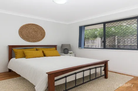 Property photo of 32 Fred Pham Crescent Doolandella QLD 4077