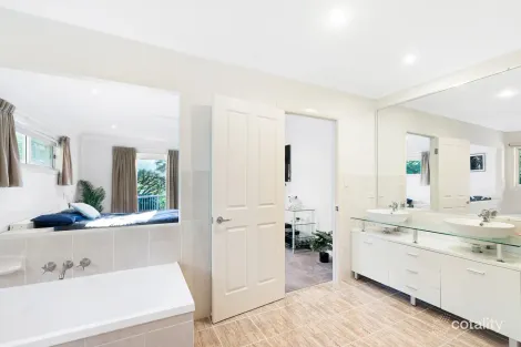 Property photo of 33 Highbridge Rise Mudgeeraba QLD 4213