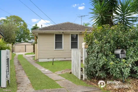 11 Salamaua Cres, Holsworthy, NSW 2173