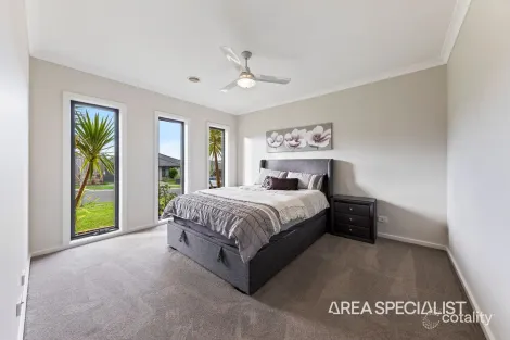 Property photo of 62 Superior Waters Pakenham VIC 3810