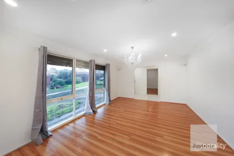 Property photo of 17 Solander Court Roxburgh Park VIC 3064