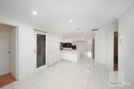 Property photo of 17 Solander Court Roxburgh Park VIC 3064