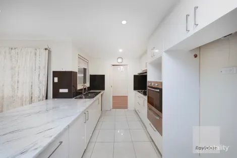Property photo of 17 Solander Court Roxburgh Park VIC 3064