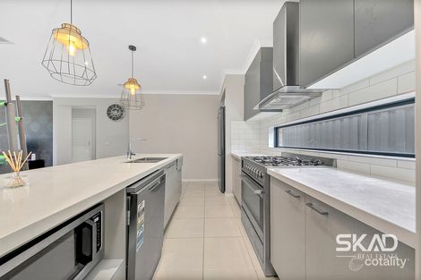 Property photo of 22 Shale Way Wollert VIC 3750