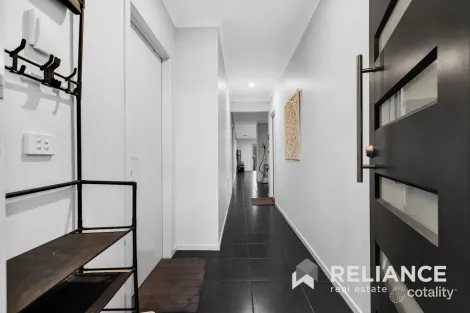 Property photo of 27 Henderson Drive Tarneit VIC 3029