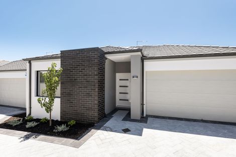 2/13 Mckimmie Rd, Palmyra, WA 6157