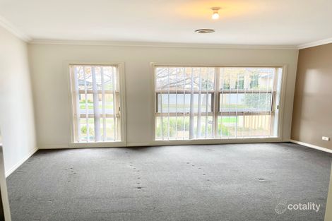 Property photo of 48 Lawson Way Caroline Springs VIC 3023