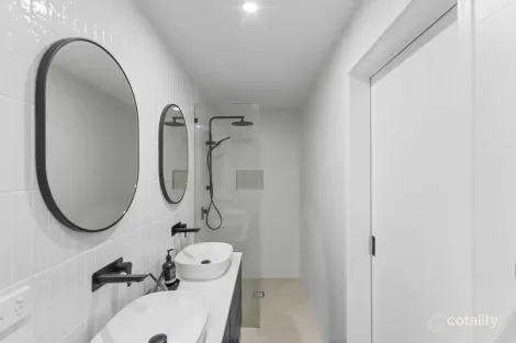 Property photo of 27 O'Grady Drive Paradise Point QLD 4216