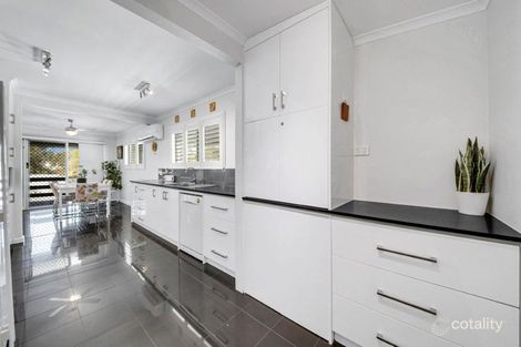 Property photo of 1 Fox Court Tannum Sands QLD 4680