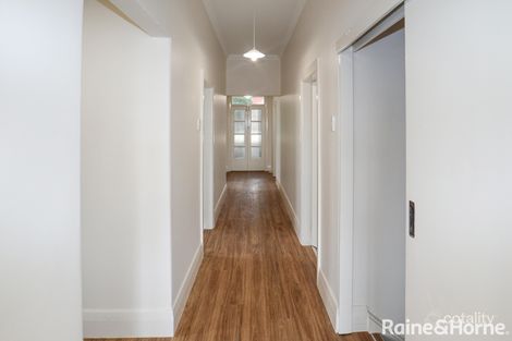 Property photo of 10 Baylis Street Wagga Wagga NSW 2650