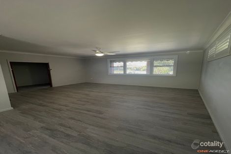 Property photo of 8 Cabbage Tree Palm Crescent Pelican NSW 2281