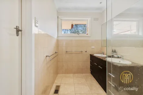 Property photo of 9 Lewton Road Mount Waverley VIC 3149