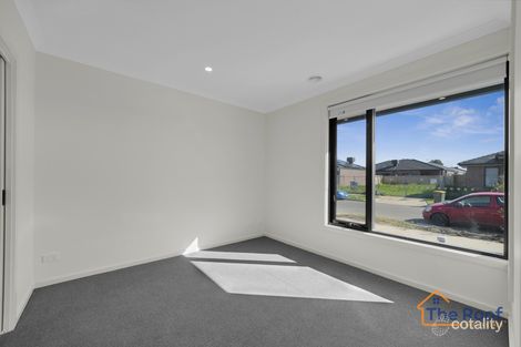 Property photo of 3 Imatra Loop Tarneit VIC 3029