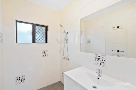 Property photo of 31 McFarlane Drive Kanimbla QLD 4870