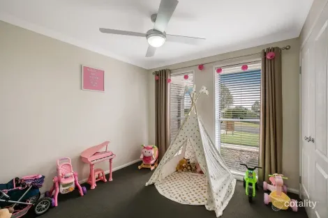 Property photo of 6 Kingfisher Drive Highfields QLD 4352