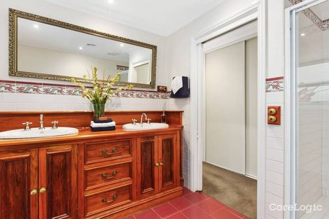 Property photo of 10 Willora Court Frankston South VIC 3199