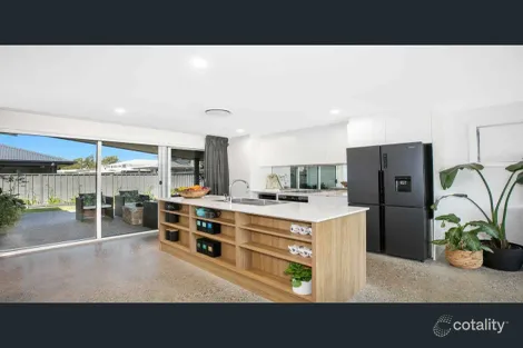 Property photo of 1 Sapphire Road Stream Hill NSW 2526