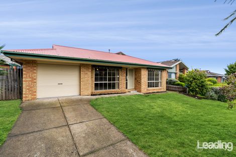 2/11 Harcombe Dr, Sunbury, VIC 3429