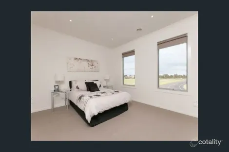Property photo of 2 Brunswick Crescent Craigieburn VIC 3064