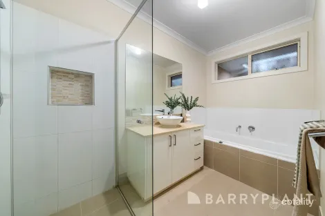 Property photo of 17 Queens Gardens Bundoora VIC 3083