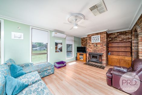 Property photo of 23 Gregory Crescent Lake Albert NSW 2650