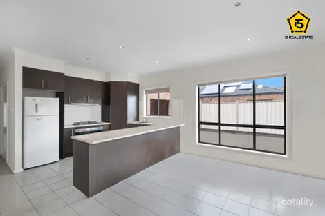 Property photo of 16 Cheviot Drive Truganina VIC 3029