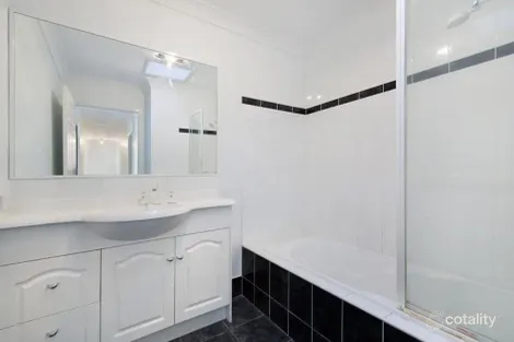 Property photo of 2/4 Thomas Street Clayfield QLD 4011