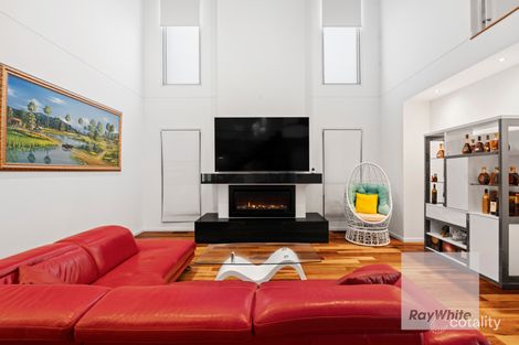 Property photo of 37 Vanbrook Drive Mill Park VIC 3082