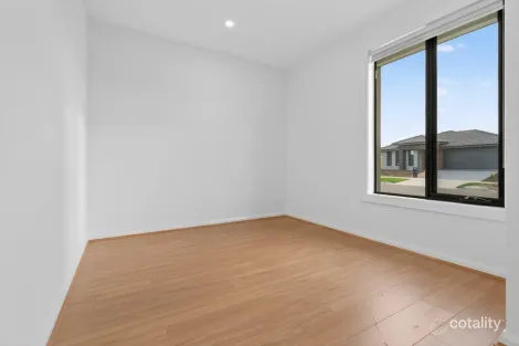 Property photo of 17 Montenegro Crescent Mount Duneed VIC 3217