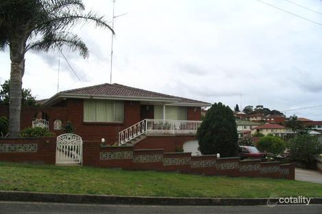 2 Derowie Cres, Lake Heights, NSW 2502