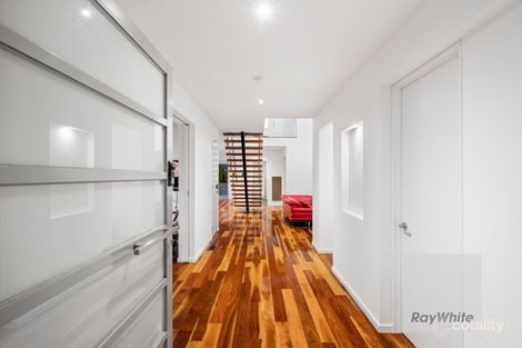 Property photo of 37 Vanbrook Drive Mill Park VIC 3082