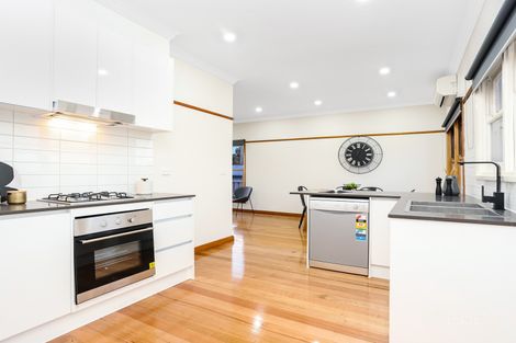24 Grandison Gr, Oak Park, VIC 3046