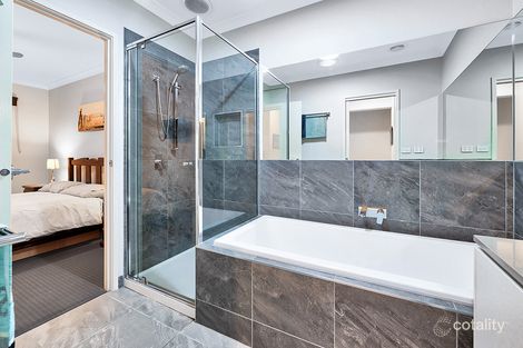 Property photo of 28 Ramlegh Boulevard Clyde North VIC 3978