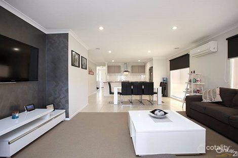 Property photo of 4 Sutton Rise Cranbourne North VIC 3977