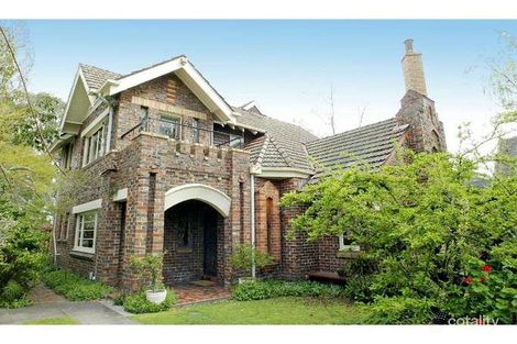 Property photo of 2 Hampton Grove Camberwell VIC 3124