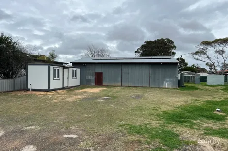 12 West St, Oakey, QLD 4401