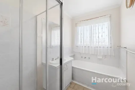 Property photo of 11/16-18 Regans Road Hampton Park VIC 3976