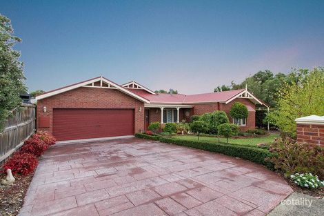 12 Flame Robin Dr, Langwarrin, VIC 3910