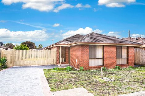 Property photo of 18 Lamina Avenue Mill Park VIC 3082