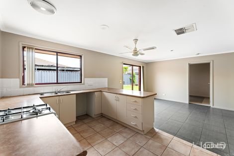 Property photo of 33 Thames Boulevard Werribee VIC 3030