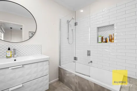 Property photo of 1/2 Kinnon Avenue Belmont VIC 3216