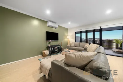 Property photo of 58 Alexander Boulevard Clyde North VIC 3978