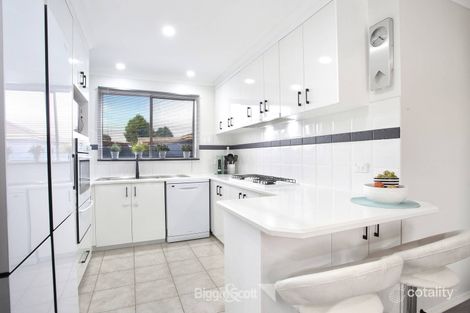 Property photo of 16 Greenmantle Close Cranbourne West VIC 3977