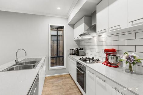 Property photo of 13 Flanagan Close Armstrong Creek VIC 3217