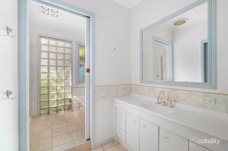Property photo of 2 Kauri Grove Glen Waverley VIC 3150