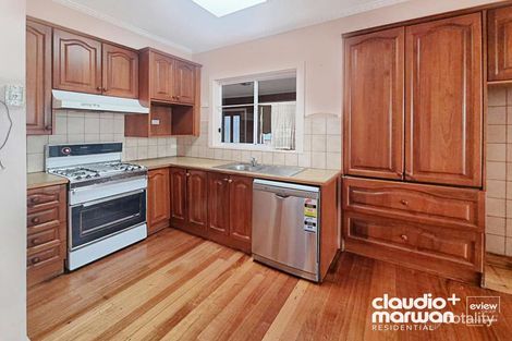 Property photo of 10 Grandison Grove Oak Park VIC 3046