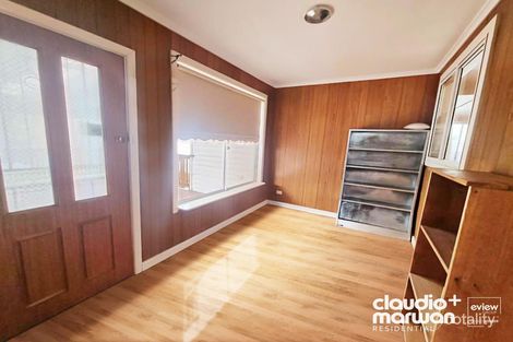 Property photo of 10 Grandison Grove Oak Park VIC 3046