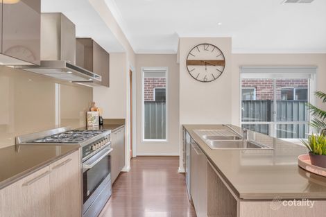 Property photo of 31 Cockatiel Circuit Craigieburn VIC 3064